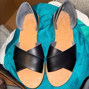 Universal Thread Black and Tan Sandals